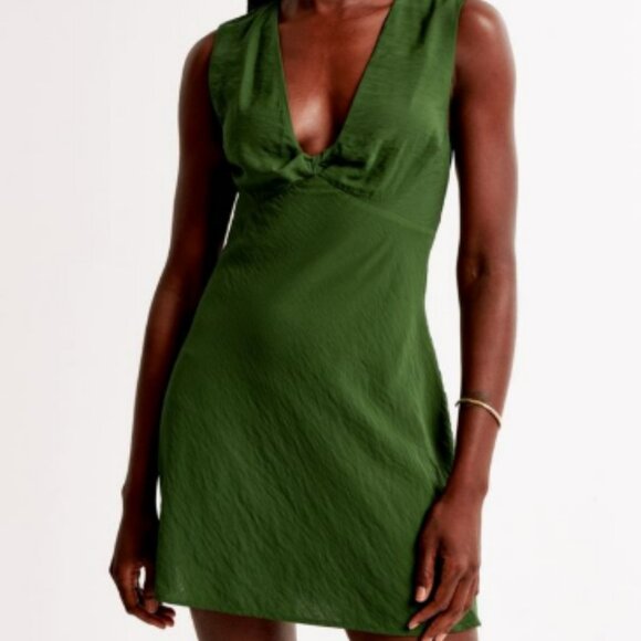 Abercrombie & Fitch Dresses & Skirts - Abercrombie & Fitch Twist-Front Mini Dress green sz medium NWT Tall
